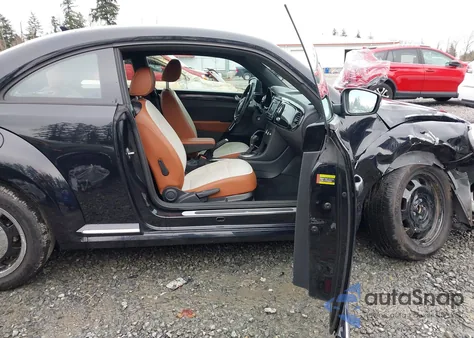 2016 Volkswagen Beetle 1.8T Classic z USA, uszkodzony, nr VIN 3VWF17AT6GM636354